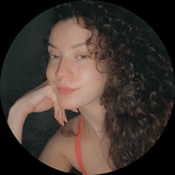 Profile Picture of Mallory Mingone (@mallorymingone) on Poshmark