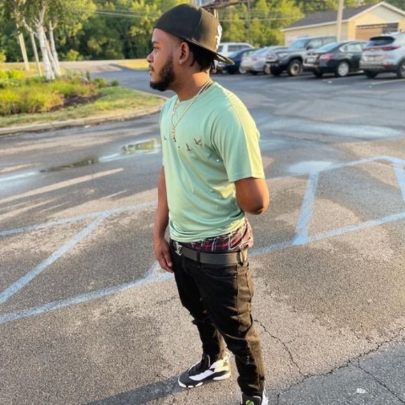 Profile Picture of Felix Paula (@yancarlo559) on Poshmark