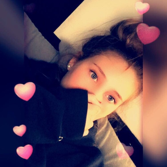 Profile Picture of Tori Blankenship (@toritoozal) on Poshmark