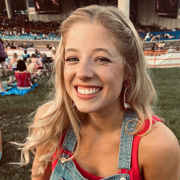 Profile Picture of Tatum Davis (@tatumdavis02) on Poshmark