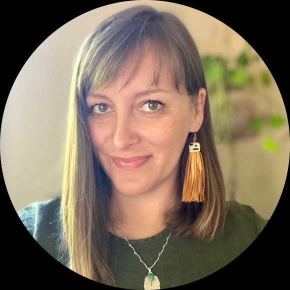 Profile Picture of Kelli Steele (@kseeler) on Poshmark