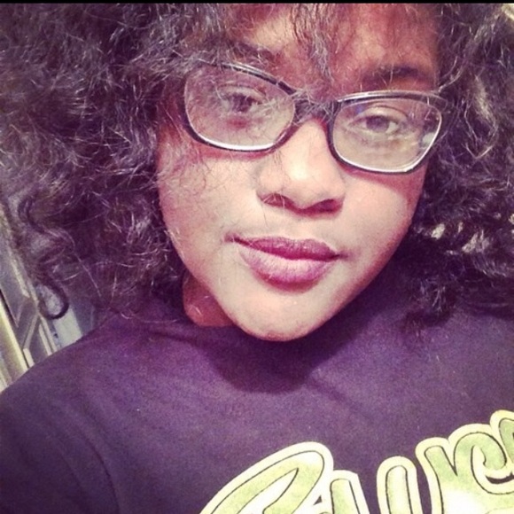 Profile Picture of Alexus Jackson (@sirenmax) on Poshmark