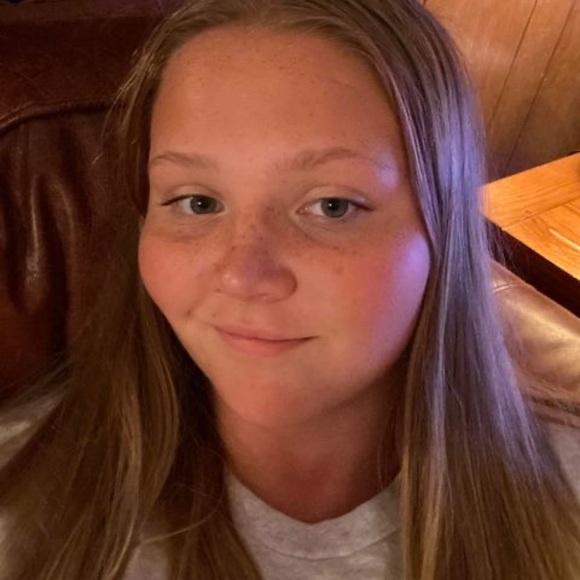 Profile Picture of Ashland Lafalier (@ashlandlafalier) on Poshmark