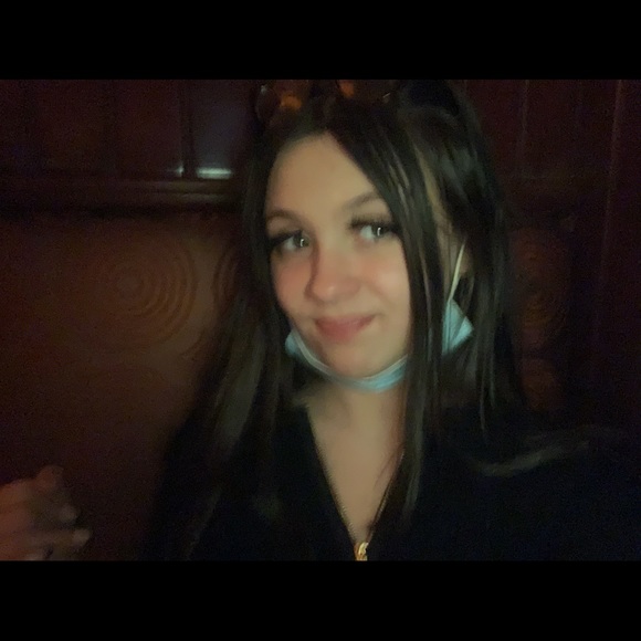 Profile Picture of Desiree Chiatti (@desireechiatti) on Poshmark