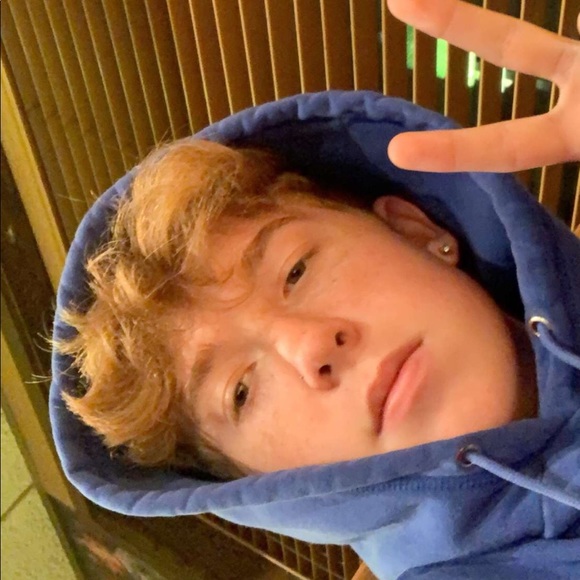 Profile Picture of David Mead (@davidgreymead) on Poshmark