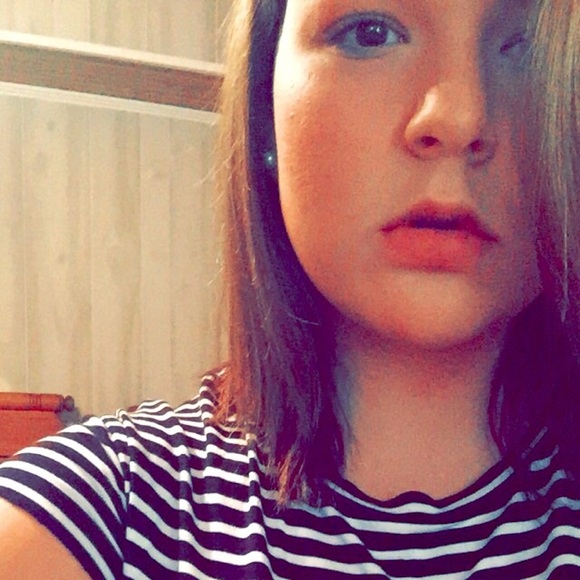 Profile Picture of Lauren Farson (@lmfarson) on Poshmark