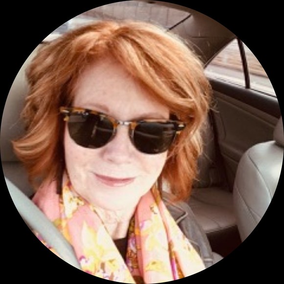 Profile Picture of Samra Beechler (@mrsbeechler) on Poshmark