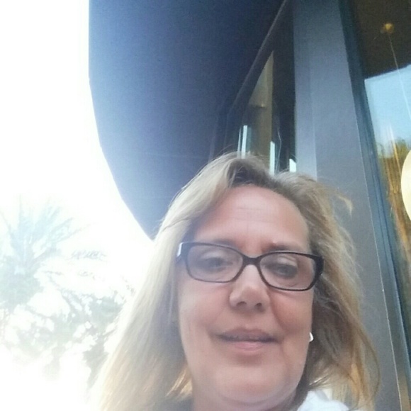 Profile Picture of Kathy Keller (@mk100787) on Poshmark