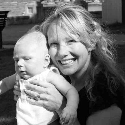 Profile Picture of Angela Steyn (@WickerAndStitch) on Twitter