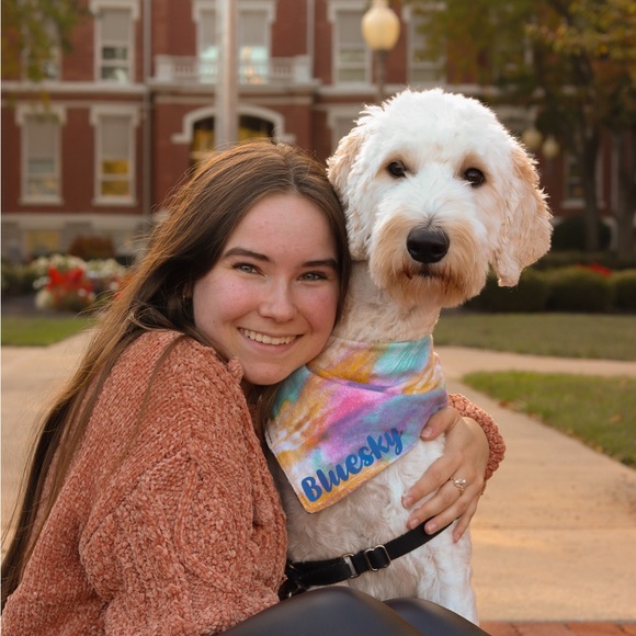 Profile Picture of Caitlin Hershey (@caitlinhersh) on Poshmark