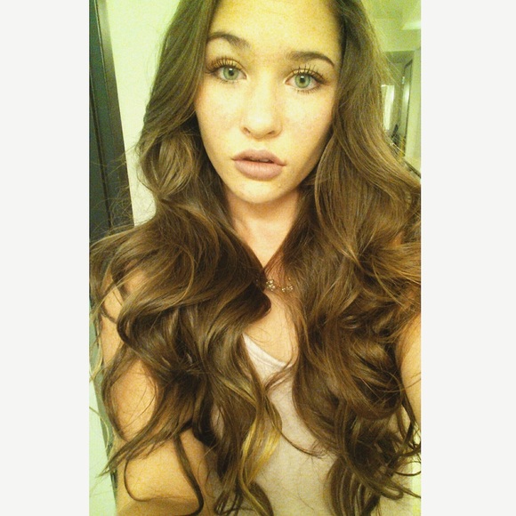 Profile Picture of Victoria Nevarez (@torinevarez12) on Poshmark