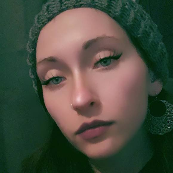 Profile Picture of Leah Weber (@leahw014) on Poshmark