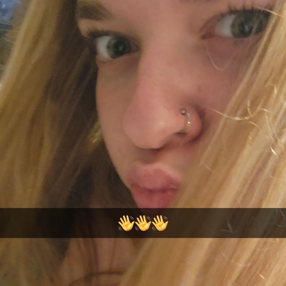 Profile Picture of Danica Gearhart (@danicagearhart) on Poshmark