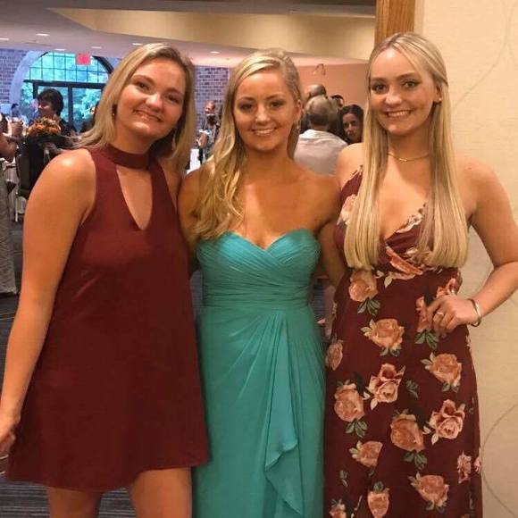 Profile Picture of Alexa Zigenfus (@azigenfus) on Poshmark