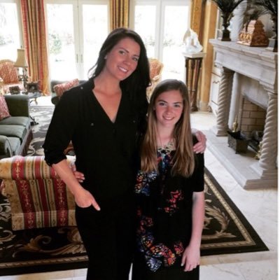 Profile Picture of Alecia Hoganon Twitter