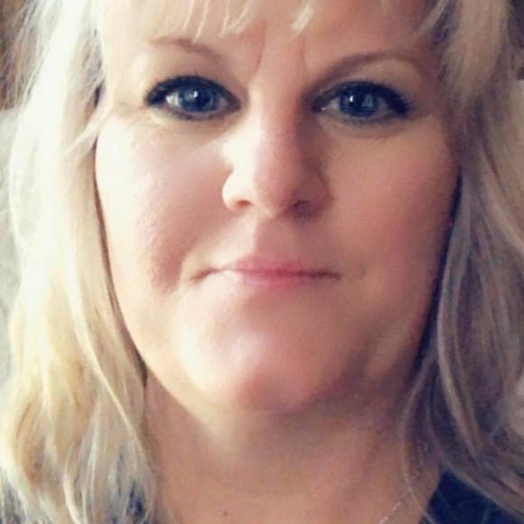 Amanda Halloran - Poshmark Profile Picture of Amanda Halloran (@halloran4) on Poshmark