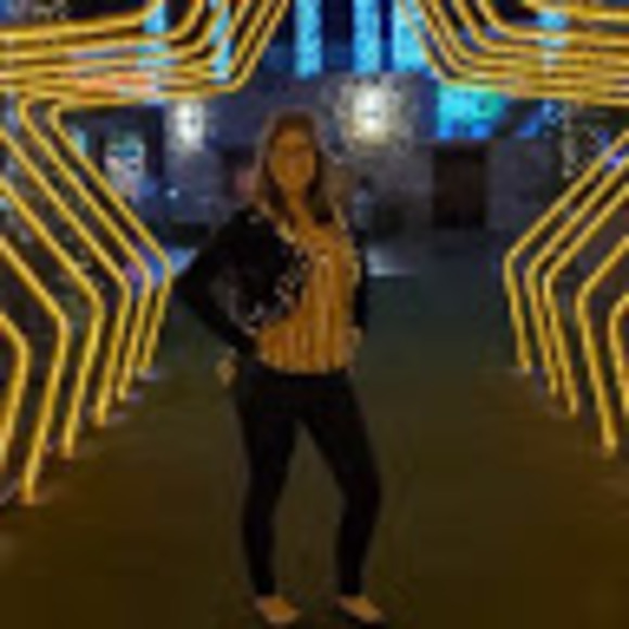 Profile Picture of Allie Felicetta (@afelicetta346) on Poshmark
