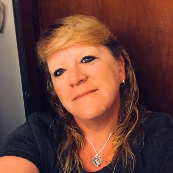 Profile Picture of Lori Carpenter (@lacarp1971) on Poshmark