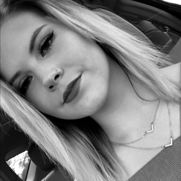 Profile Picture of Jessica Storkamp (@jstorkamp001) on Poshmark