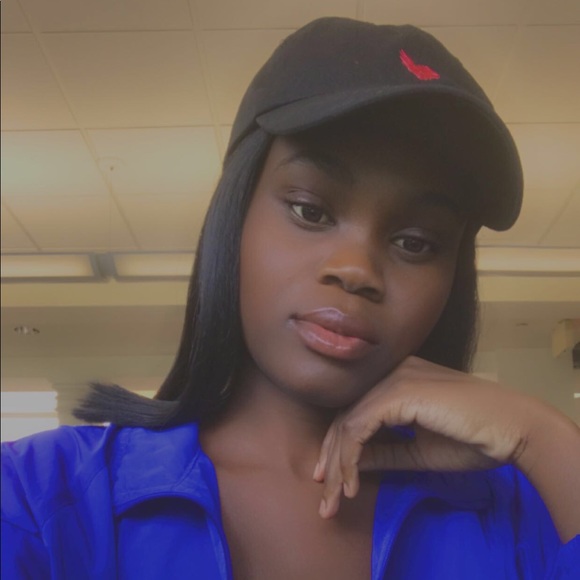 Profile Picture of Darling Charles (@darling_charles) on Poshmark