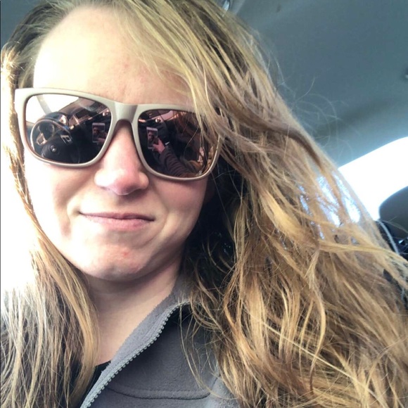 Profile Picture of Jade Hoschar (@jadecorrine) on Poshmark