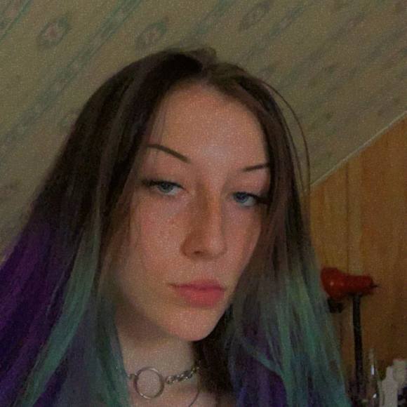 Profile Picture of Veronica Holt (@veronica2288) on Poshmark