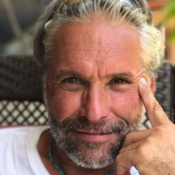 Profile Picture of Dan Riedemann (@danriedemann) on Poshmark