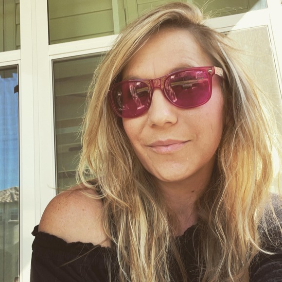 Laura Lyman - Poshmark Profile Picture of Laura Lyman (@lyman07) on Poshmark