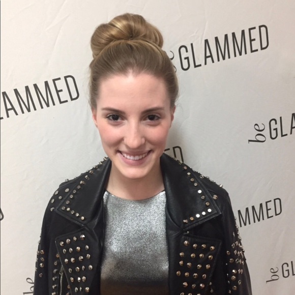 Profile Picture of Olivia Gartzman (@orgartzman) on Poshmark
