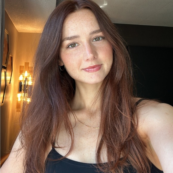 Profile Picture of Bailey Olson (@baymolson) on Poshmark
