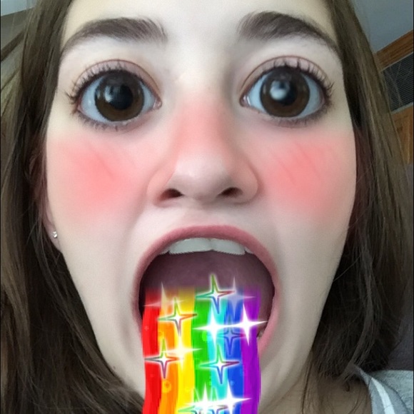 Profile Picture of Ariana Omick (@arianaomick) on Poshmark