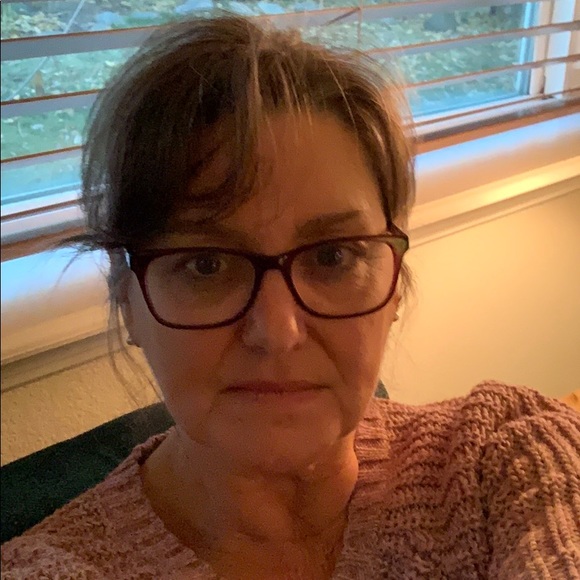 Profile Picture of Lisa Lowe (@lisalowe924) on Poshmark