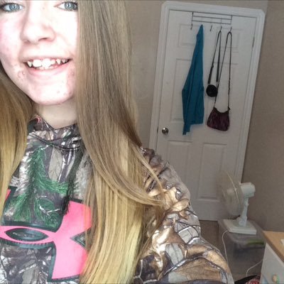Profile Picture of Hayley Earle (@HAYLEY_454_) on Twitter