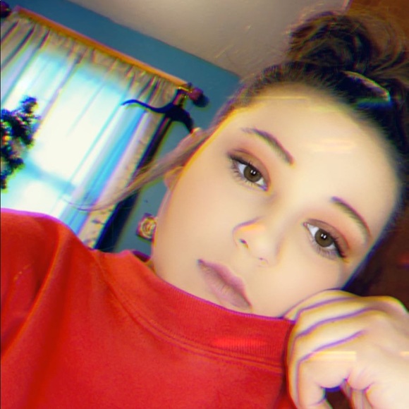 Profile Picture of Faitn Donsbach (@fdonsbach) on Poshmark