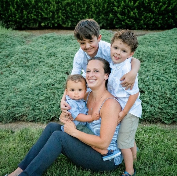 Profile Picture of Tara Camerlengo (@tcamerlengo1) on Poshmark