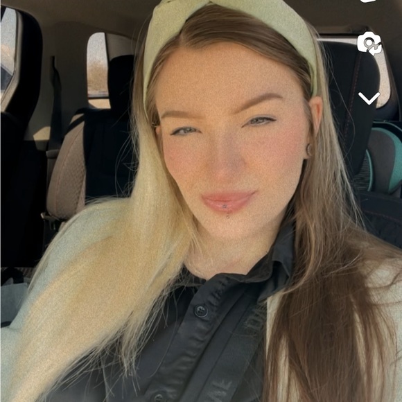 Profile Picture of Haylee Zilonis (@hayleezilonis6) on Poshmark