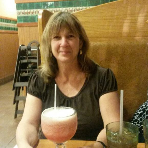 Profile Picture of Susan Sparshott (@susansparshott) on Poshmark