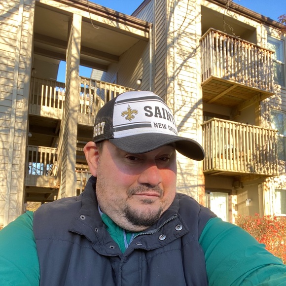 Profile Picture of Jason Albohaire (@jasonalbohaire) on Poshmark