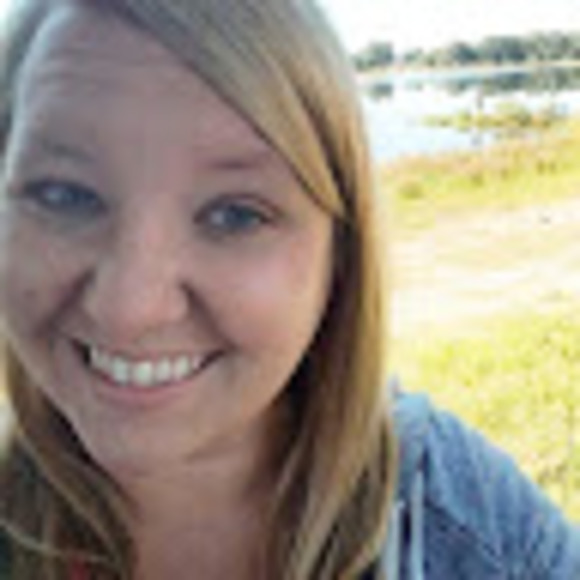 Profile Picture of Christena Holub (@stellaholub) on Poshmark