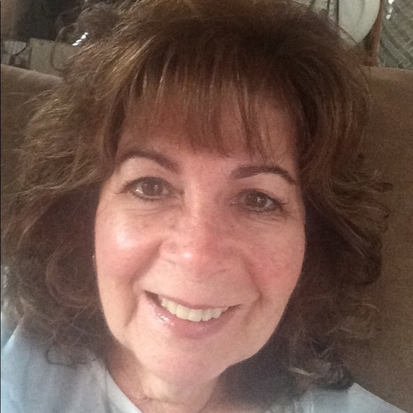 Profile Picture of Gagail Bartorillo (@dollsanddames) on Poshmark