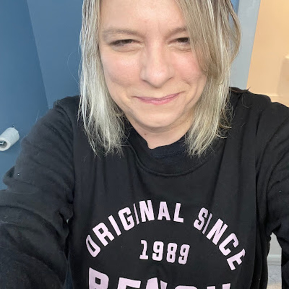 Profile Picture of Cheryl Macmartin (@cherylmacmartin) on Poshmark