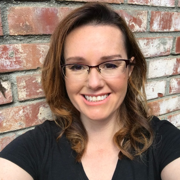 Profile Picture of Erica Blight (@erica_blight) on Poshmark