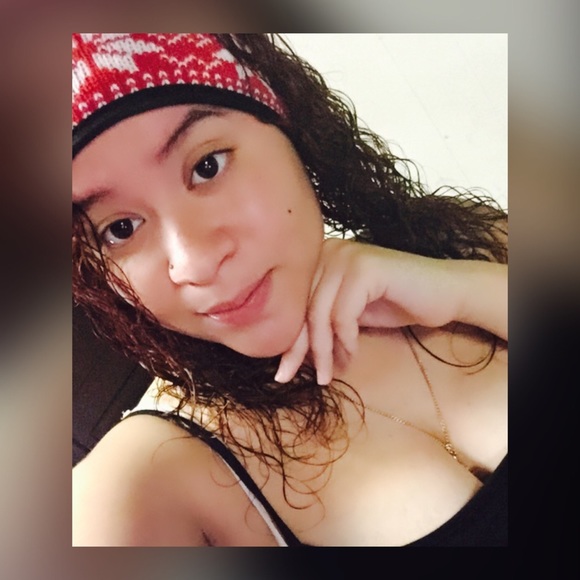 Profile Picture of Cristal Monges (@cristalm6) on Poshmark