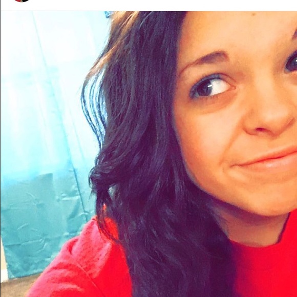 Profile Picture of Megan Clay (@clayymegan2002) on Poshmark