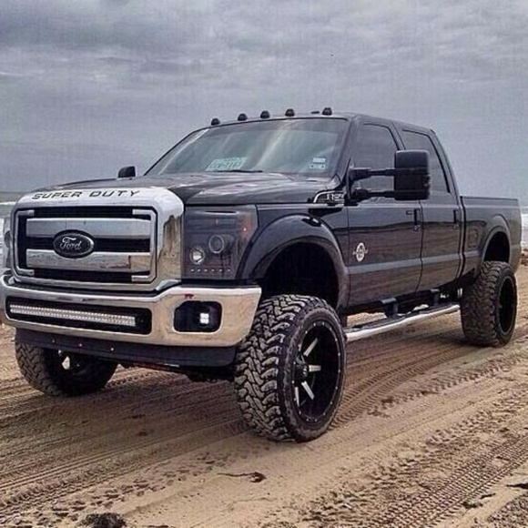 Profile Picture of Julian Alvarez (@julian0813) on Poshmark