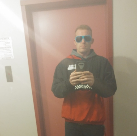 Profile Picture of Josh Hutton (@josh_hutton_) on Poshmark