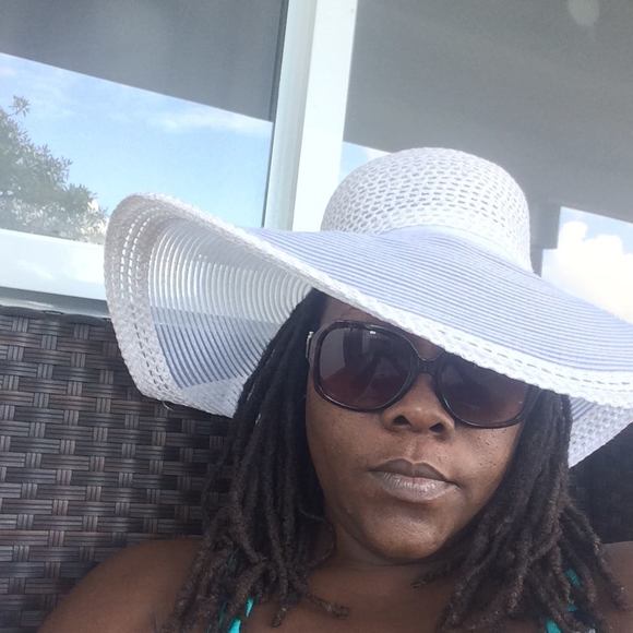 Profile Picture of Shannon-martin Sims (@trameaka) on Poshmark
