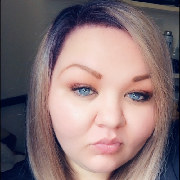 Profile Picture of Tishawna Adkins (@tishawnaadkins) on Poshmark