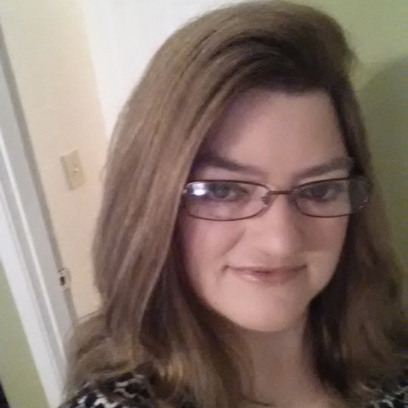 Profile Picture of Tracey Mcglaughn (@traceyrenee1967) on Poshmark