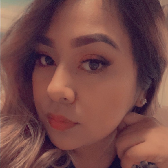 Profile Picture of Lorena Esteban madrigal (@madrigalxo76) on Poshmark